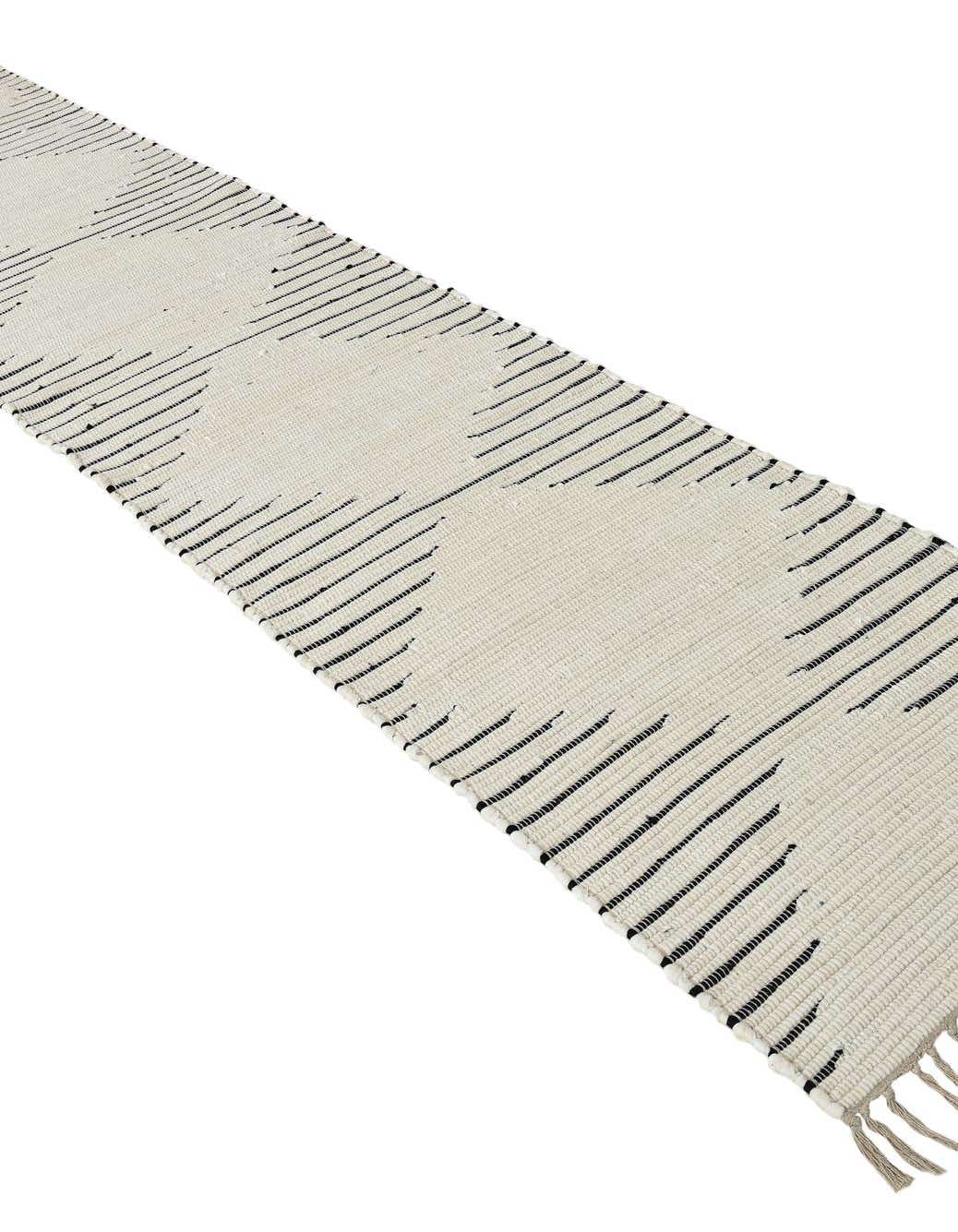Läufer Handgeflochten Teppich Chindi Cotton in Weiss von Hadorn™ - Lifestyle Image
