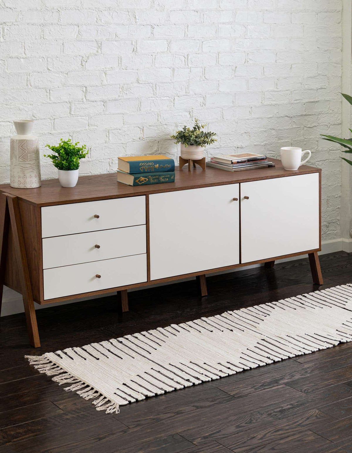 Läufer Handgeflochten Teppich Chindi Cotton in Weiss von Hadorn™ - Lifestyle Image