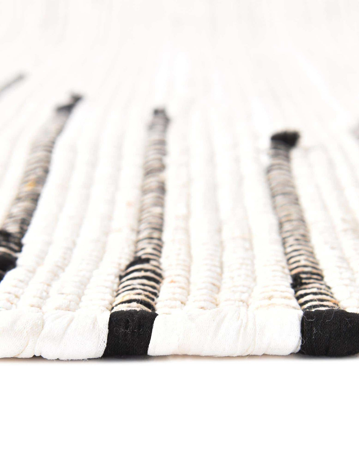 Läufer Handgeflochten Teppich Chindi Cotton in Weiss von Hadorn™ - Lifestyle Image