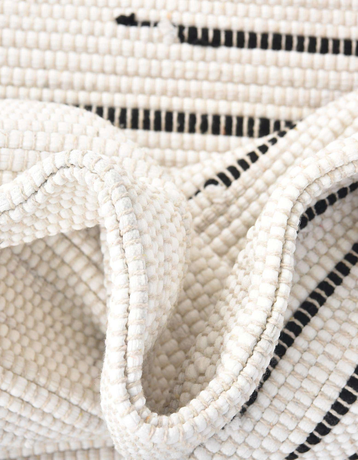 Läufer Handgeflochten Teppich Chindi Cotton in Weiss von Hadorn™ - Lifestyle Image