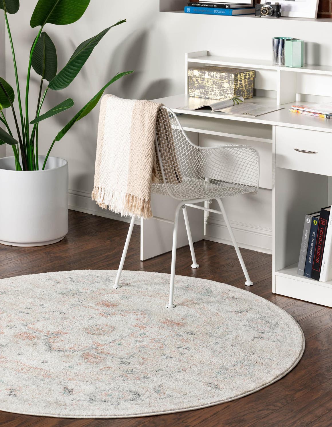 Rund Teppich Madeline Vintage in Elfenbein von Hadorn™ - Lifestyle Image