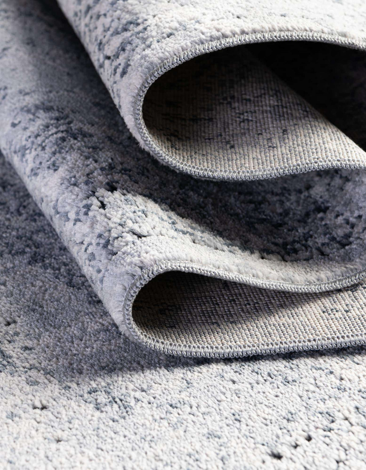 Rechteck Teppich Villa in Blaugrau von Hadorn™ - Lifestyle Image