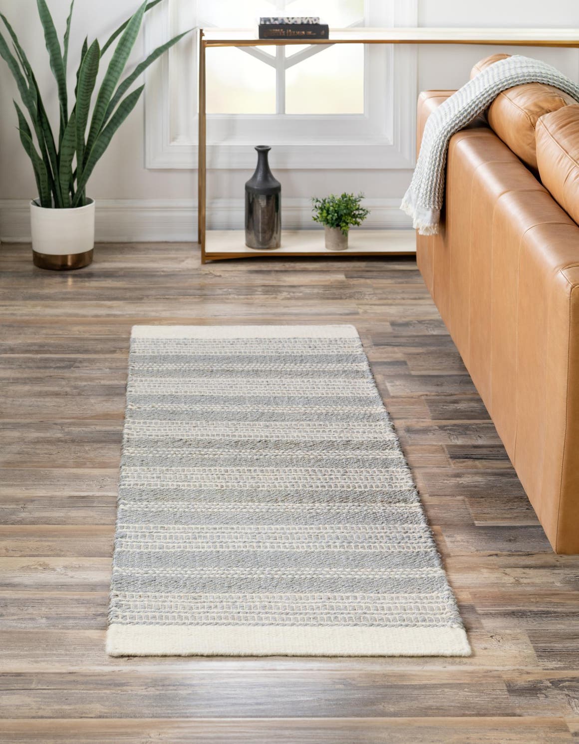 Läufer Handgeflochten Teppich Lariat in Grau von Hadorn™ - Lifestyle Image