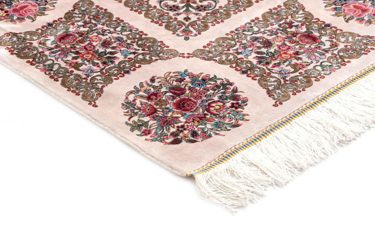 Rechteck Teppich Ghom Design in Rosa von Hadorn™ - Lifestyle Image